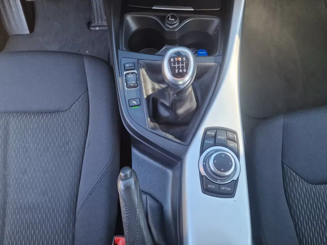 BMW 118 2013 - 14990 EUR, 153210 km - AUTO.MOTO.pt - 153210km - foto 13 de 24