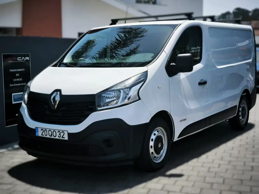 Renault 2015 - 9950 EUR, 225495 km - AUTO.MOTO.pt - 225495km - foto 1 de 32