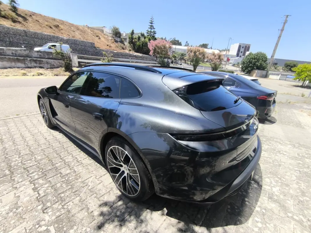 Porsche Taycan Sport Turismo 2024 - 92500 EUR, 36000 km - 36000km - foto 6 de 25