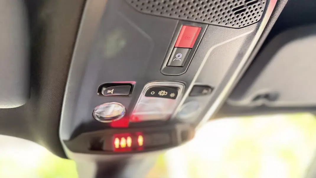 Peugeot e-2008 2025 - 25900 EUR, 13646 km - AUTO.MOTO.pt - 13646km - foto 18 de 22