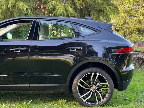 Jaguar E-Pace 2018 - 29750 EUR, 77000 km - AUTO.MOTO.pt - 77000km - foto 13 de 53