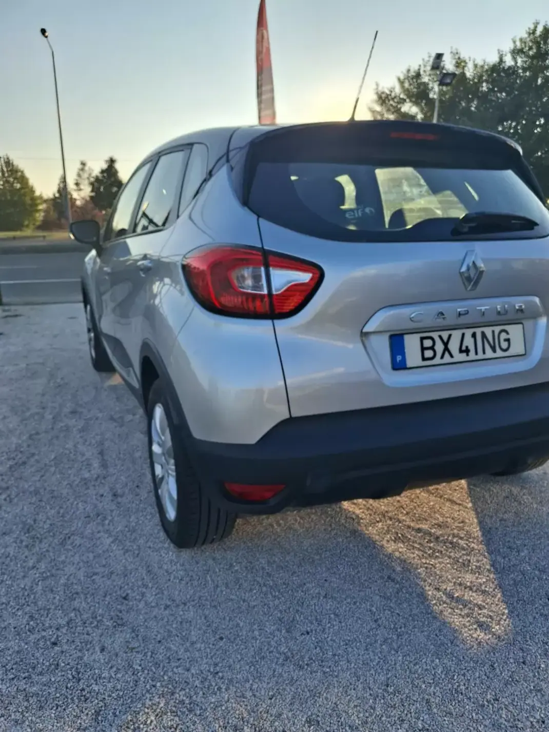 Renault Captur 2014 - 11500 EUR, 120000 km - AUTO.MOTO.pt - 120000km - foto 5 de 7