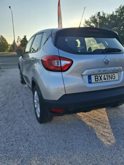 Renault Captur 2014 - 11500 EUR, 120000 km - AUTO.MOTO.pt - 120000km - foto 5 de 7