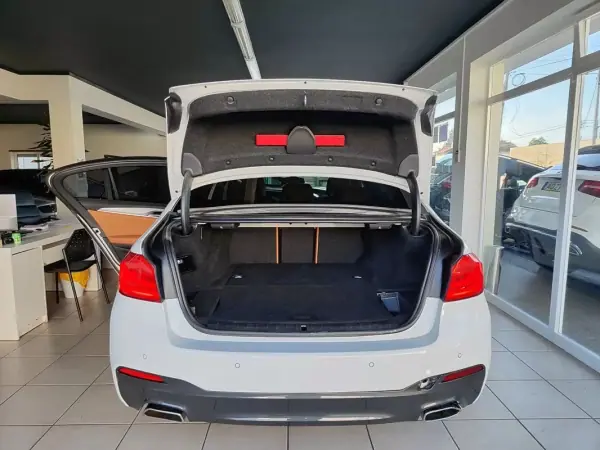BMW 530e 2019 - 31500 EUR, 46900 km - AUTO.MOTO.pt - 46900km - foto 16 de 39
