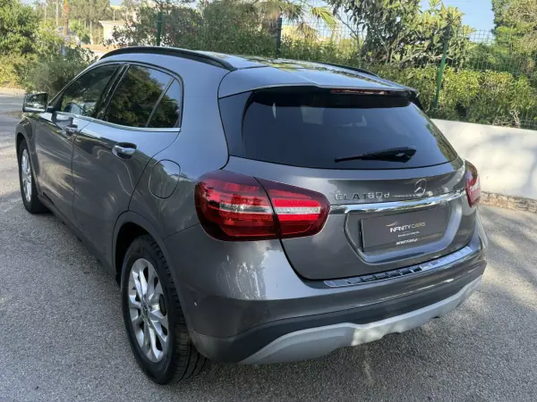 Mercedes-Benz GLA 180 2017 - 20999 EUR, 80000 km - AUTO.MOTO.pt - 80000km - foto 14 de 22