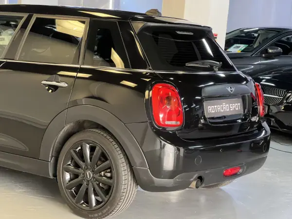 MINI 5 Portas 2016 - 13990 EUR, 95000 km - AUTO.MOTO.pt - 95000km - foto 27 de 41