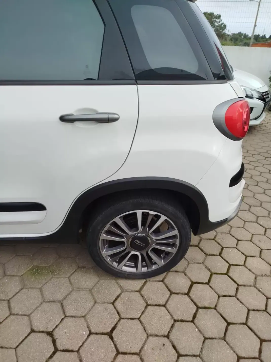 Fiat 500L 2019 - 15800 EUR, 98150 km - AUTO.MOTO.pt - 98150km - foto 2 de 8