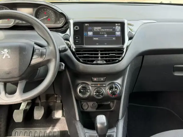 Peugeot 208 2015 - 7900 EUR, 173040 km - AUTO.MOTO.pt - 173040km - foto 24 de 25