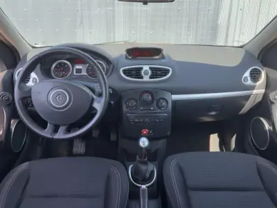 Renault Clio 2011 - 6450 EUR, 160000 km - AUTO.MOTO.pt - 160000km - foto 5 de 13