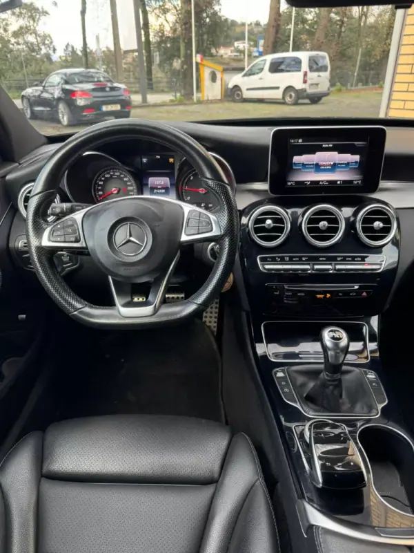 Mercedes-Benz C 200 2017 - 22500 EUR, 214300 km - AUTO.MOTO.pt - 214300km - foto 10 de 15