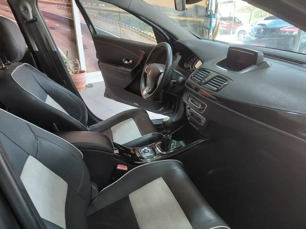 Renault Mégane Sport Tourer 2012 - 4950 EUR, 277000 km - 277000km - foto 20 de 22
