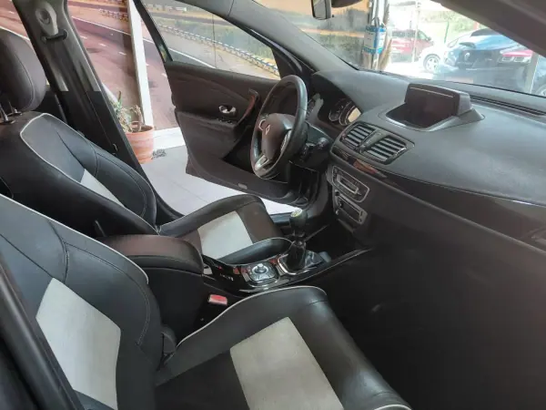Renault Mégane Sport Tourer 2012 - 4950 EUR, 277000 km - 277000km - foto 20 de 22
