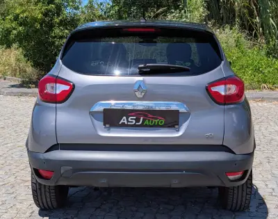 Renault Captur 2015 - 8500 EUR, 174577 km - AUTO.MOTO.pt - 174577km - foto 8 de 23