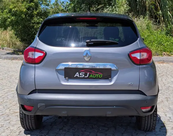 Renault Captur 2015 - 8500 EUR, 174577 km - AUTO.MOTO.pt - 174577km - foto 8 de 23