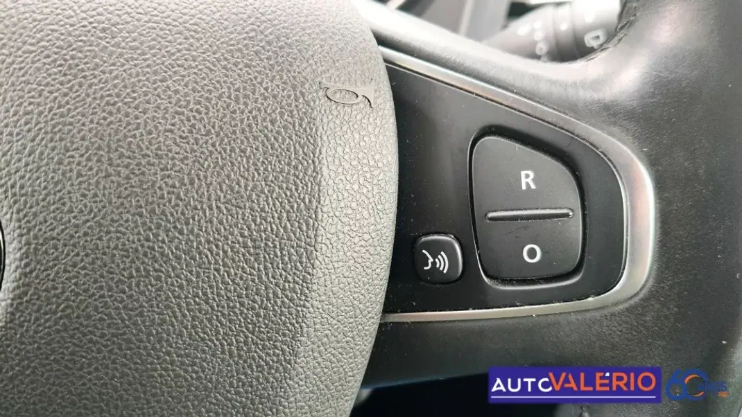 Renault Captur 2019 - 18950 EUR, 35775 km - AUTO.MOTO.pt - 35775km - foto 18 de 34