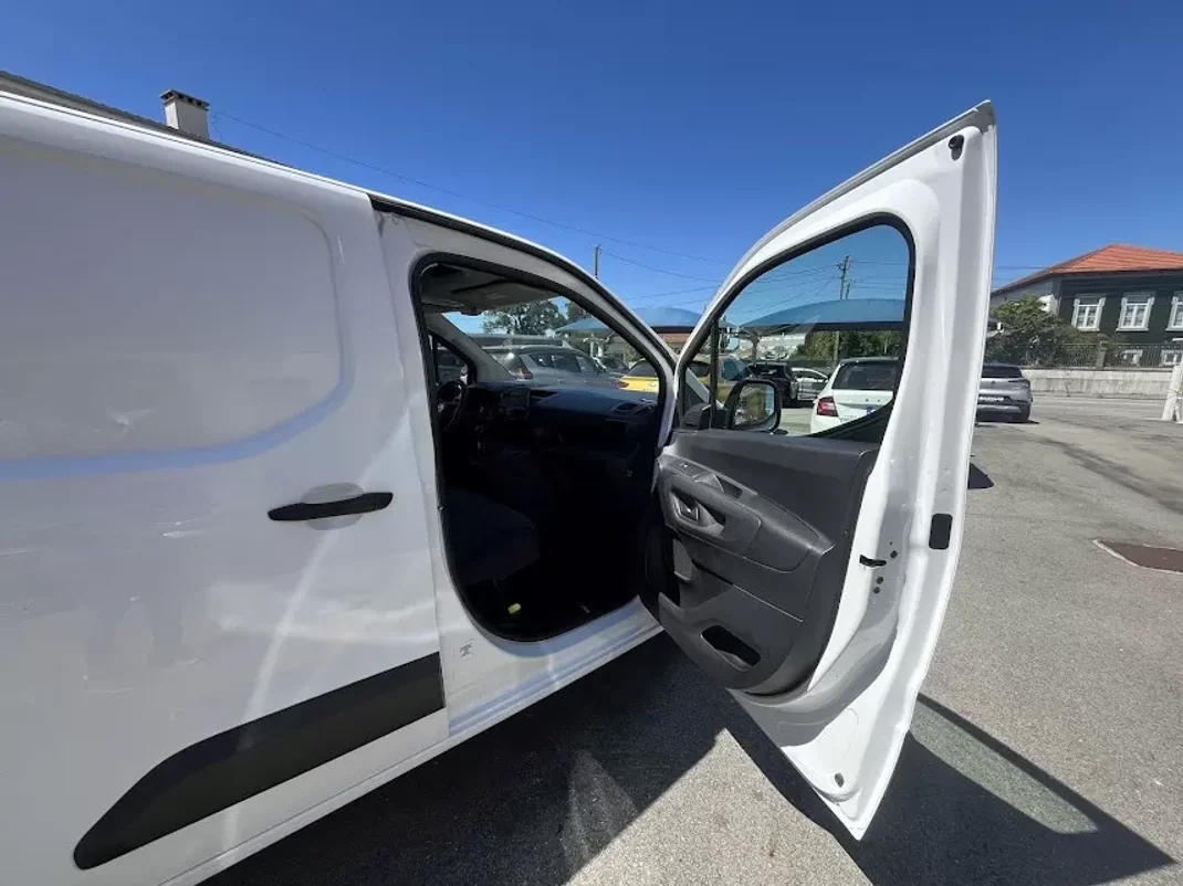 Toyota PROACE CITY 1.5D 100cv EXCLUIVE 2020 - 16450 EUR, 62000 km - AUTO.MOTO.pt - 62000km - foto 24 de 35