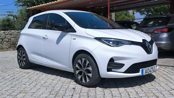 Renault Zoe 2022 - 16450 EUR, 92161 km - AUTO.MOTO.pt - 92161km - foto 4 de 9