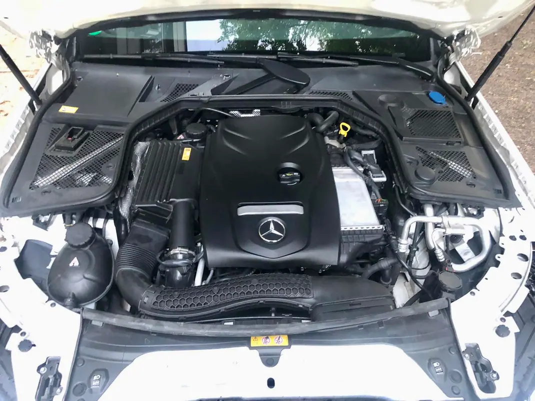 Mercedes-Benz C 200 2015 - 20500 EUR, 104000 km - AUTO.MOTO.pt - 104000km - foto 10 de 21