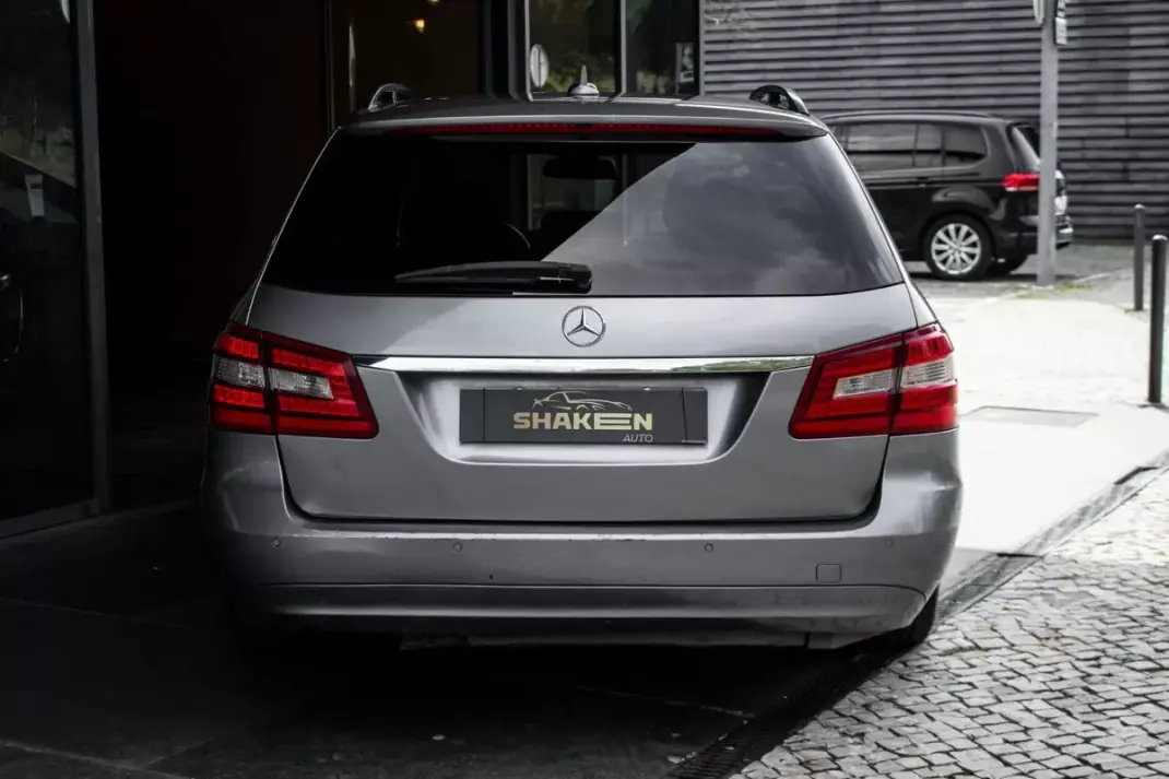 Mercedes-Benz E 220 2010 - 10990 EUR, 489933 km - AUTO.MOTO.pt - 489933km - foto 10 de 41