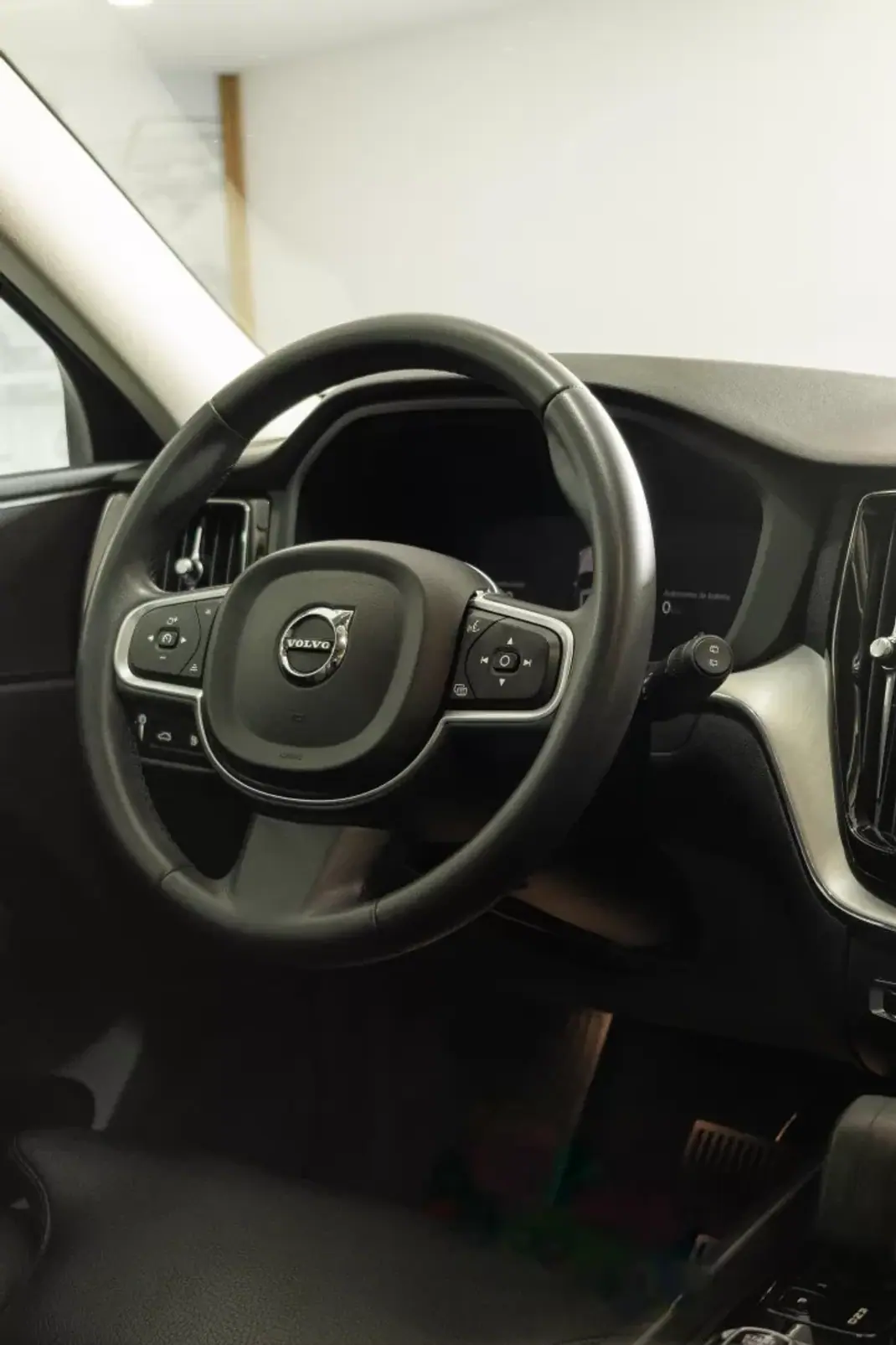 Volvo XC 60 2022 - 44900 EUR, 74400 km - AUTO.MOTO.pt - 74400km - foto 7 de 27
