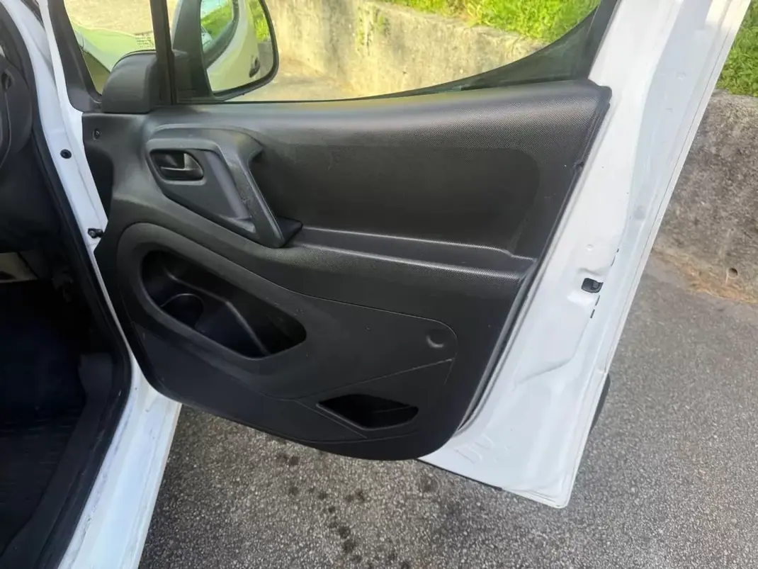 Citroën BERLINGO VAN XL 1.5 BLUE HDI 3 LUGARES 2012 - 6990 EUR, 247000 km - AUTO.MOTO.pt - 247000km - foto 12 de 24