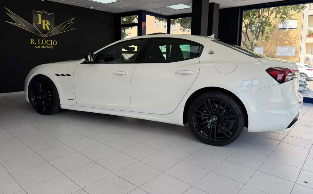 Maserati Ghibli 2021 - 62500 EUR, 45000 km - 45000km - foto 12 de 51