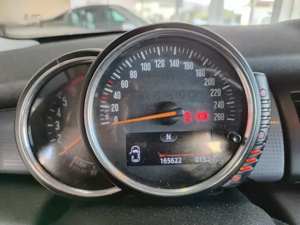 MINI Cooper 2014 - 11100 EUR, 166000 km - AUTO.MOTO.pt - 166000km - foto 28 de 37
