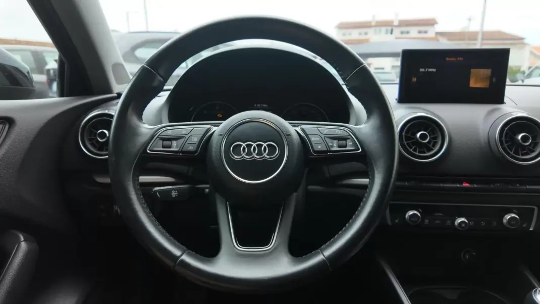 Audi A3 Limousine 2017 - 20500 EUR, 61500 km - AUTO.MOTO.pt - 61500km - foto 10 de 21