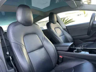 Tesla Model 3 2019 - 19900 EUR, 270000 km - AUTO.MOTO.pt - 270000km - foto 48 de 53