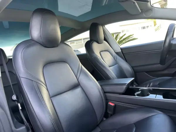Tesla Model 3 2019 - 19900 EUR, 270000 km - AUTO.MOTO.pt - 270000km - foto 48 de 53