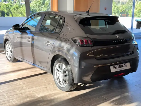 Peugeot 208 Active Pack 2021 Petrol — 97 000 km · Porto Peugeot 208 Active Pack 2021 Petrol