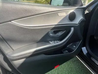 Mercedes-Benz E 220 2018 - 27900 EUR, 146000 km - AUTO.MOTO.pt - 146000km - foto 4 de 16
