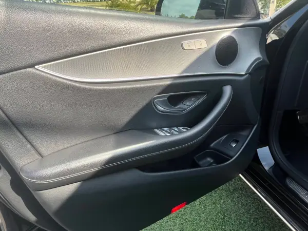 Mercedes-Benz E 220 2018 - 27900 EUR, 146000 km - AUTO.MOTO.pt - 146000km - foto 4 de 16