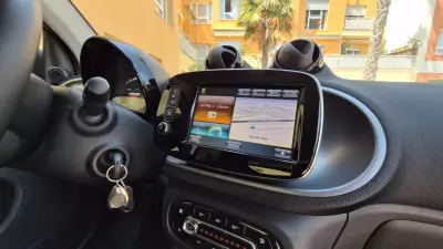 Smart ForTwo Coupé 2016 - 10480 EUR, 115000 km - AUTO.MOTO.pt - 115000km - foto 7 de 11