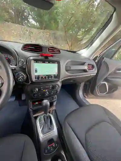 Jeep Renegade 2020 - 20500 EUR, 15000 km - AUTO.MOTO.pt - 15000km - foto 6 de 12