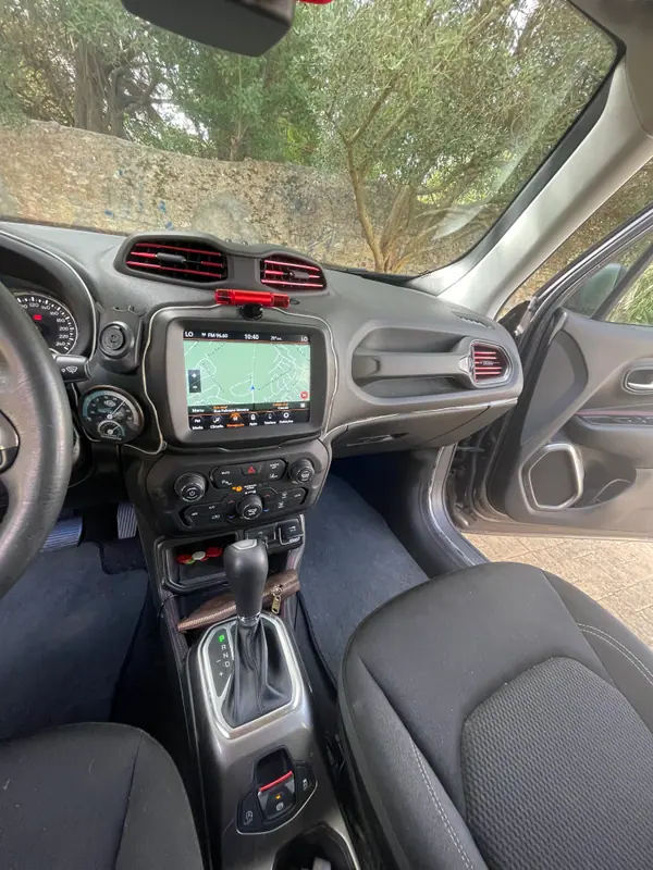 Jeep Renegade 2020 - 20500 EUR, 15000 km - AUTO.MOTO.pt - 15000km - foto 6 de 12