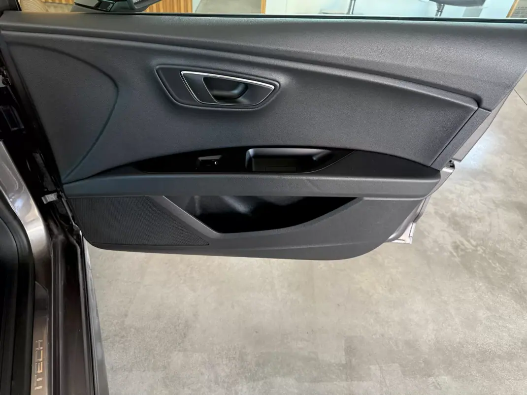 SEAT Leon 2015 - 14000 EUR, 181000 km - AUTO.MOTO.pt - 181000km - foto 66 de 92