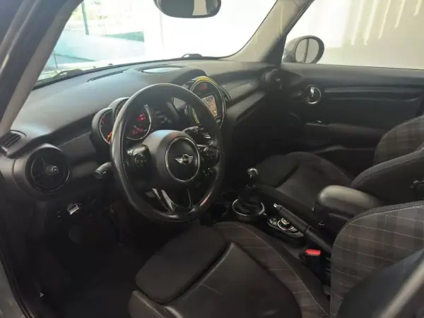 MINI 5 Portas 2016 - 14490 EUR, 101264 km - AUTO.MOTO.pt - 101264km - foto 15 de 27