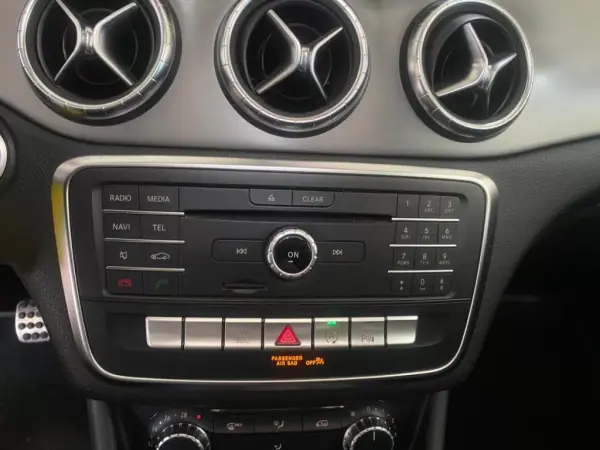 Mercedes-Benz CLA 180 2016 - 22900 EUR, 149000 km - AUTO.MOTO.pt - 149000km - foto 16 de 20