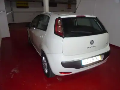 Fiat Punto 2010 - 5900 EUR, 147000 km - AUTO.MOTO.pt - 147000km - foto 4 de 28