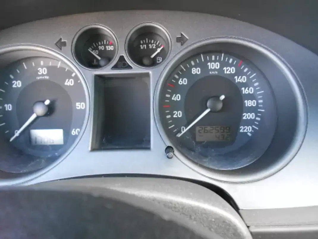 SEAT Ibiza 2007 - 6900 EUR, 262599 km - AUTO.MOTO.pt - 262599km - foto 9 de 11