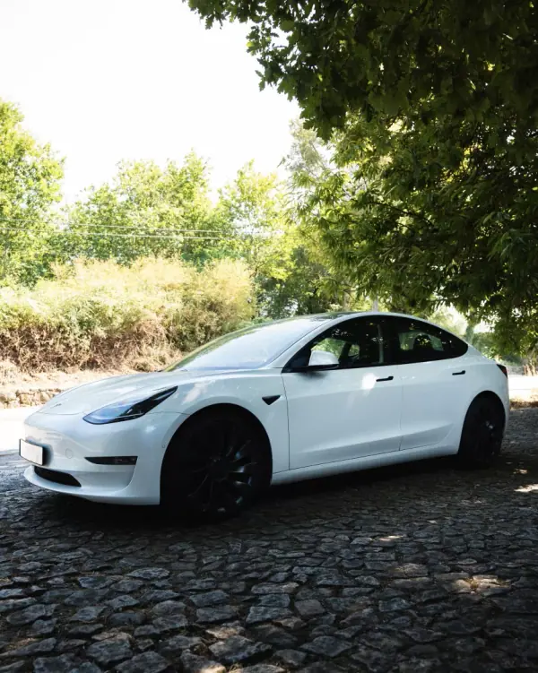 Tesla Model 3 2021 - 31999 EUR, 127000 km - AUTO.MOTO.pt - 127000km - foto 4 de 14
