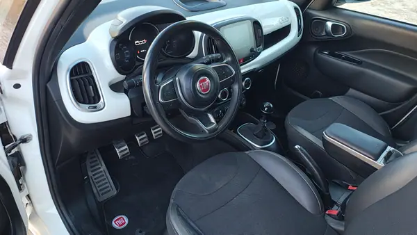 Fiat 500L 2019 - 10950 EUR, 102000 km - AUTO.MOTO.pt - 102000km - foto 10 de 13