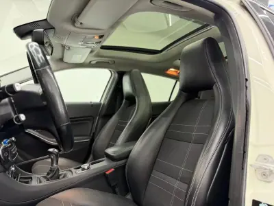 Mercedes-Benz GLA 200 2014 - 14000 EUR, 265000 km - AUTO.MOTO.pt - 265000km - foto 15 de 20