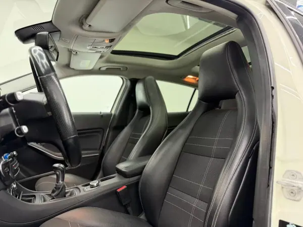 Mercedes-Benz GLA 200 2014 - 14000 EUR, 265000 km - AUTO.MOTO.pt - 265000km - foto 15 de 20