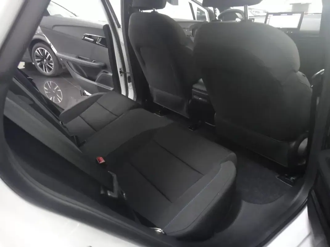MG MG4 2024 - 20990 EUR, 21000 km - AUTO.MOTO.pt - 21000km - foto 17 de 25