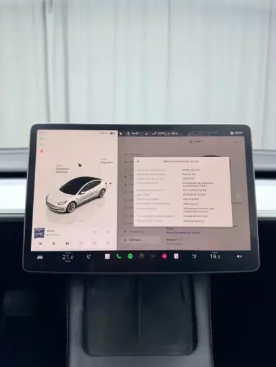 Tesla Model 3 2022 - 24999 EUR, 115000 km - AUTO.MOTO.pt - 115000km - foto 13 de 23