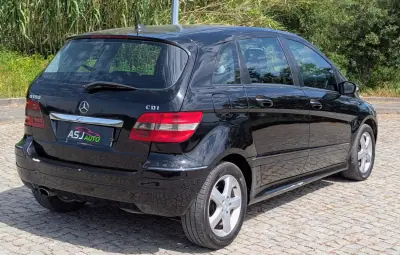 Mercedes-Benz B 180 2006 - 5250 EUR, 397954 km - AUTO.MOTO.pt - 397954km - foto 6 de 18