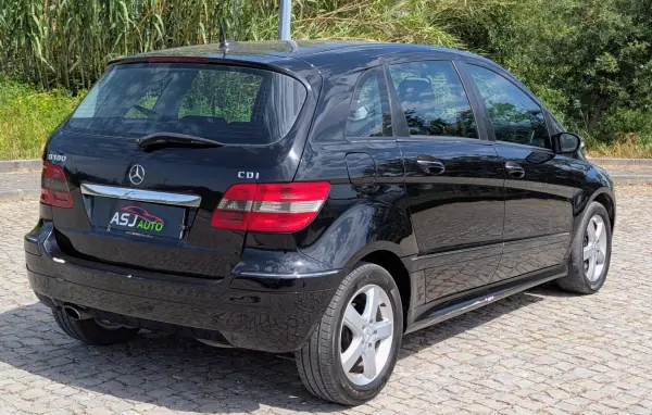 Mercedes-Benz B 180 2006 - 5250 EUR, 397954 km - AUTO.MOTO.pt - 397954km - foto 6 de 18