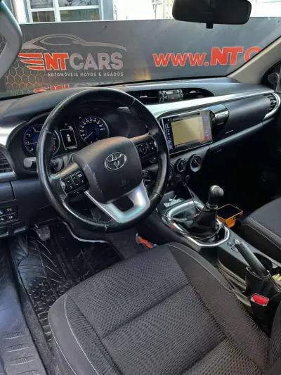 Toyota HILUX 2.4 D-4D 4x4 Extra Cab Comfort 2018 - 36900 EUR, 141545 km - AUTO.MOTO.pt - 141545km - foto 12 de 17